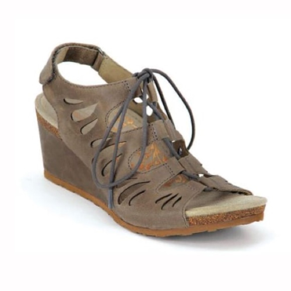Aetrex Giselle Ghillie Tie Wedge